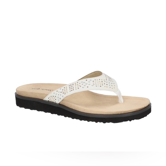 Easy Street Women’s Stevie Thong Sandal - Picture 1 of 10